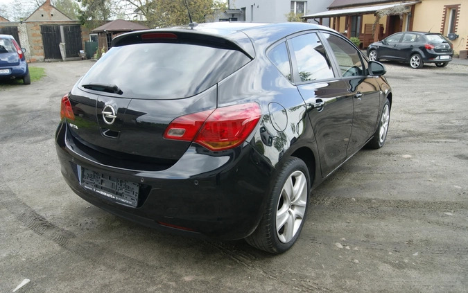 Opel Astra cena 22900 przebieg: 178000, rok produkcji 2011 z Słupca małe 121